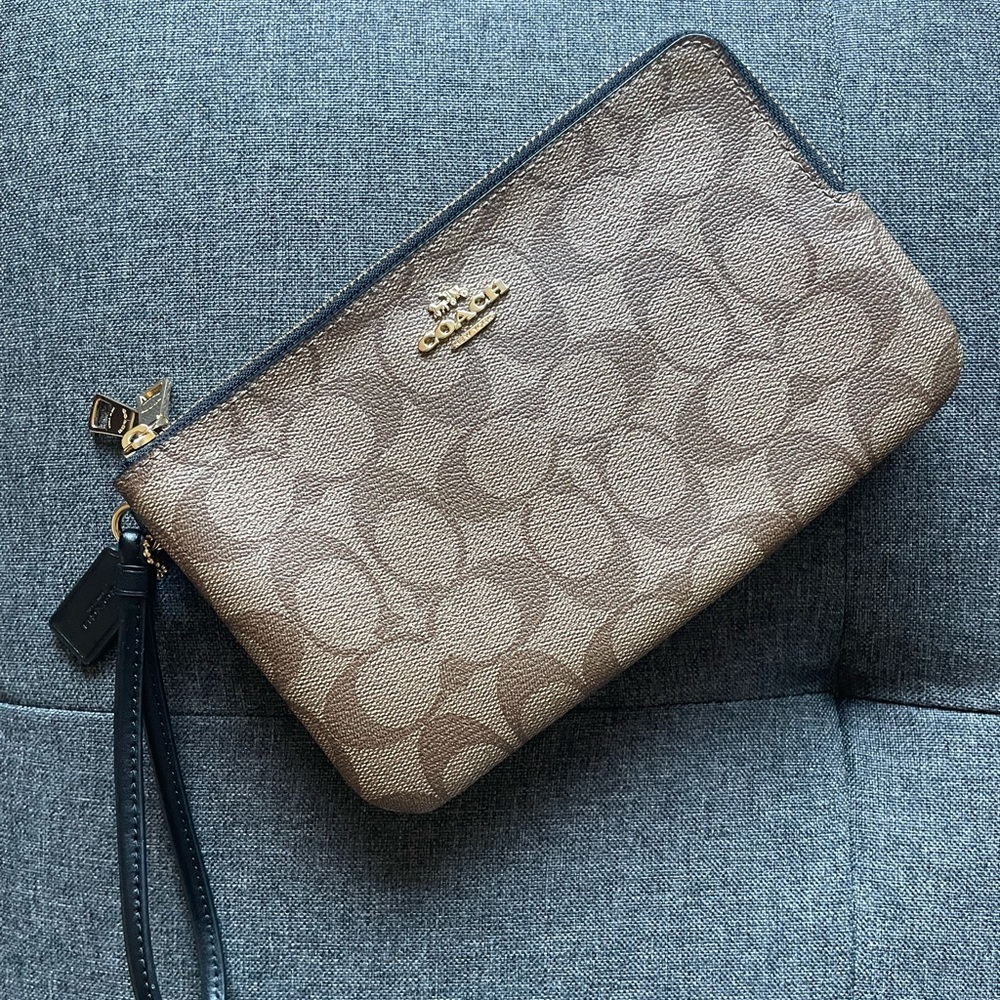 Coach wristlet wallet